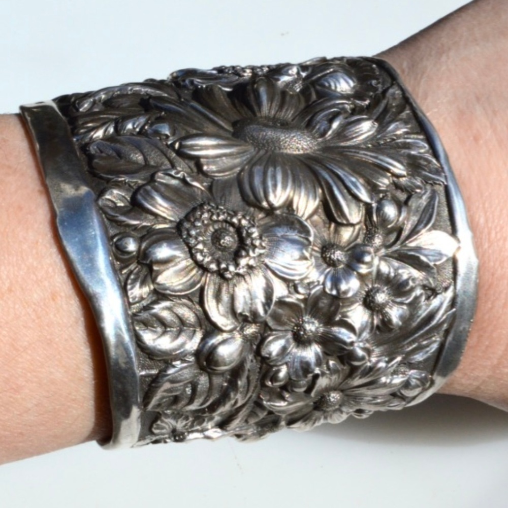 Victorian Floral Rare Antique Sterling Silver Cuff - Picture 4 of 8